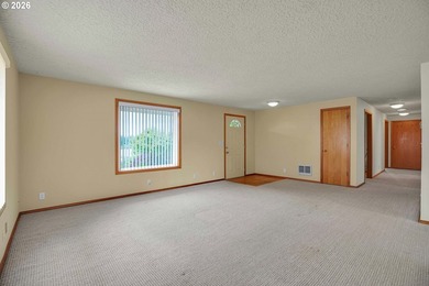 Well-maintained one-level home conveniently located in downtown - photo 3