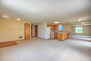 Well-maintained one-level home conveniently located in downtown - photo 4
