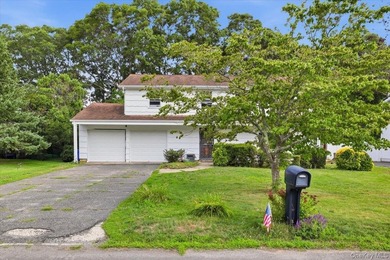 Welcome to 38 Appel Drive in Shirley! This spacious Colonial - photo 1