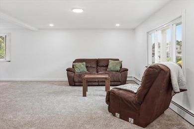Welcome to 38 Appel Drive in Shirley! This spacious Colonial - photo 4