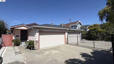 This well-maintained duet-style home, built in 1985, offers 3 - photo 3