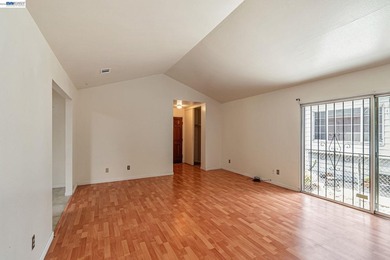 This well-maintained duet-style home, built in 1985, offers 3 - photo 6