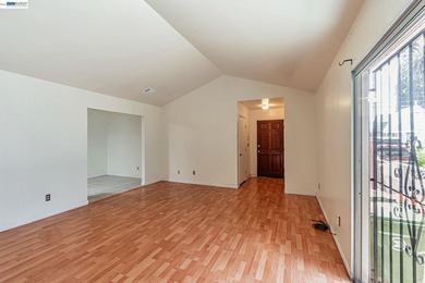 This well-maintained duet-style home, built in 1985, offers 3 - photo 7