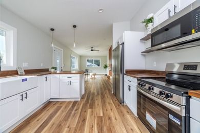 Newly built and thoughtfully designed, this modern 2-bedroom - photo 3