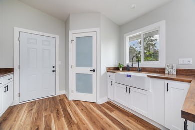 Newly built and thoughtfully designed, this modern 2-bedroom - photo 5