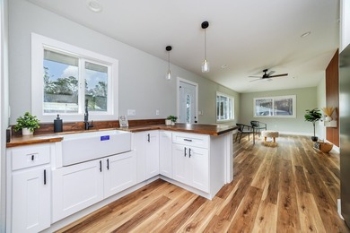 Newly built and thoughtfully designed, this modern 2-bedroom - photo 6