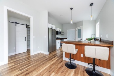 Newly built and thoughtfully designed, this modern 2-bedroom - photo 8