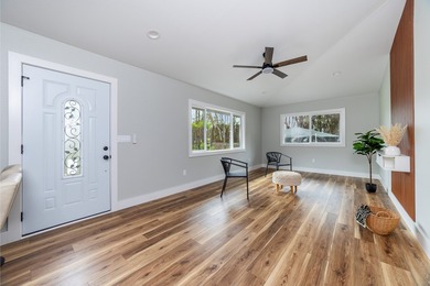 Newly built and thoughtfully designed, this modern 2-bedroom - photo 9
