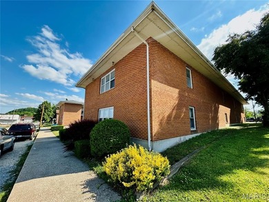 Beautiful 20-Unit All-Brick Apartment Complex Overlooking
