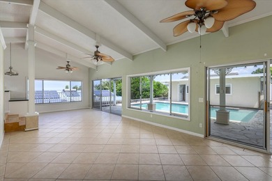 Spacious 3-bedroom 2-bath with detached 4th bedroom and bath in - photo 4