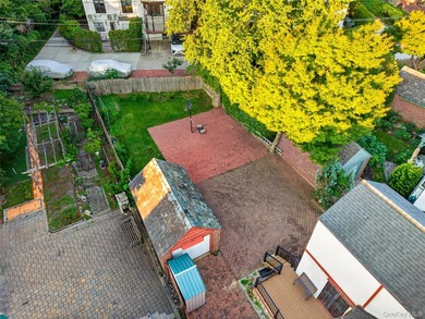 LAND! LAND!! LAND!!! Nestled in Great Neck on a very quiet block - photo 3
