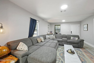 SELLER PAYING CLOSING COSTS!!! Welcome to 550 E 63rd Street - photo 6
