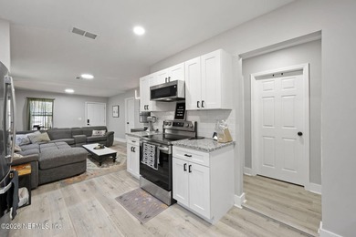 SELLER PAYING CLOSING COSTS!!! Welcome to 550 E 63rd Street - photo 9