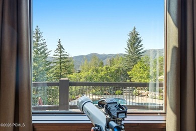 35 Sandstone Cove Court is a rare in-town estate offering 4.16 - photo 15