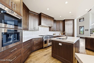 35 Sandstone Cove Court is a rare in-town estate offering 4.16 - photo 20