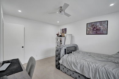 Stunning 3-bedroom, 2-bath unit with beautiful lake views from - photo 26