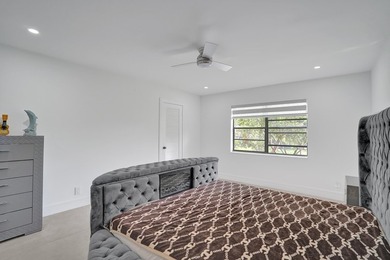 Stunning 3-bedroom, 2-bath unit with beautiful lake views from - photo 28