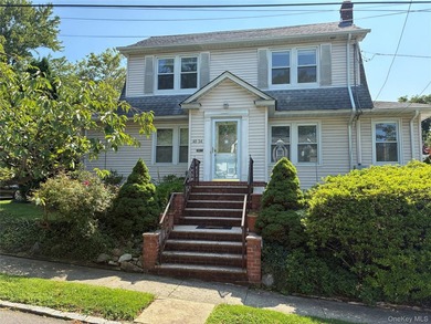 Welcome to this 3-bedroom, 1-bath single-family home ideally - photo 1