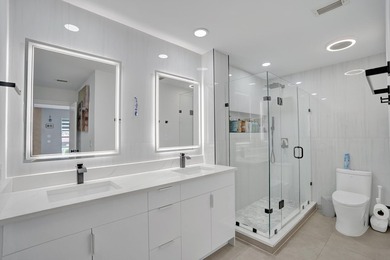 Stunning 3-bedroom, 2-bath unit with beautiful lake views from - photo 31