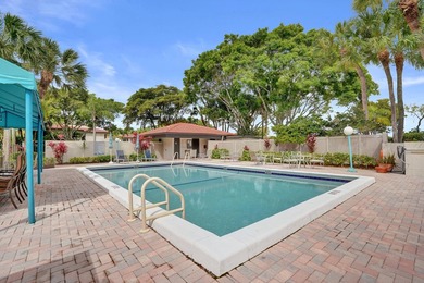 Stunning 3-bedroom, 2-bath unit with beautiful lake views from - photo 33
