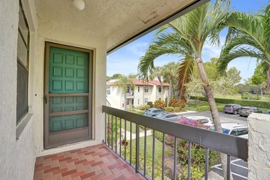 Stunning 3-bedroom, 2-bath unit with beautiful lake views from - photo 38