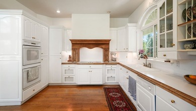 Nestled in a prime Alpine location, this spacious and - photo 16