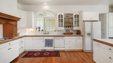 Nestled in a prime Alpine location, this spacious and - photo 17