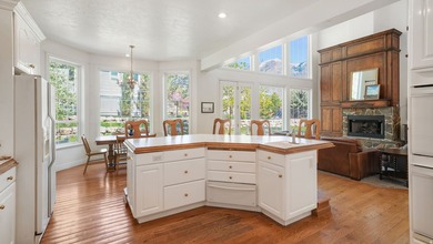 Nestled in a prime Alpine location, this spacious and - photo 18
