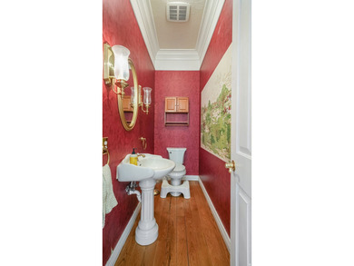 Nestled in a prime Alpine location, this spacious and - photo 21