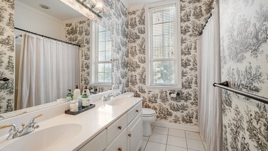 Nestled in a prime Alpine location, this spacious and - photo 32