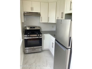 Condo in great location. Close to all transportation and - photo 12