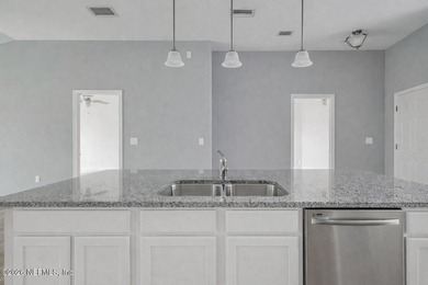 BRAND NEW CONSTRUCTION! This 4BR/2BA home is just 4.2 mi from - photo 4