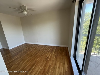 Condo in great location. Close to all transportation and - photo 14