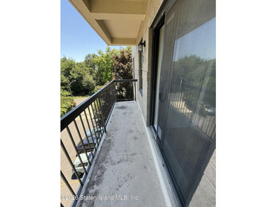Condo in great location. Close to all transportation and - photo 15