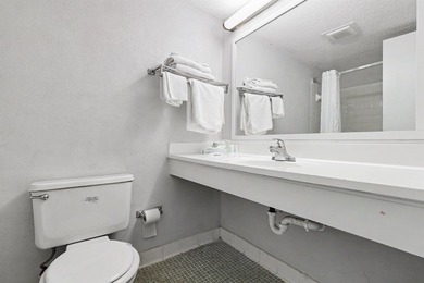 The Oasis Hotel at 1415 S Ocean Blvd represents a rare - photo 24