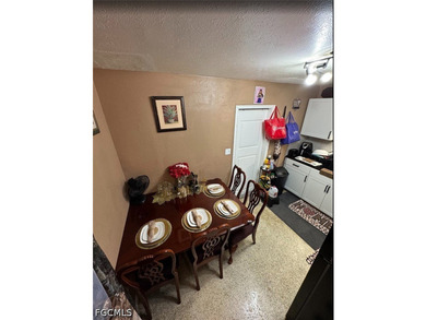 Great opportunity for homeowners or investors! Remodeled - photo 4