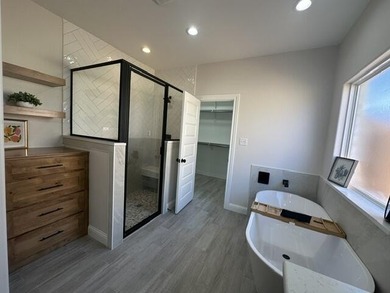 Another stunning creation by Deluxe Custom Homes! This 4-bedroom - photo 10