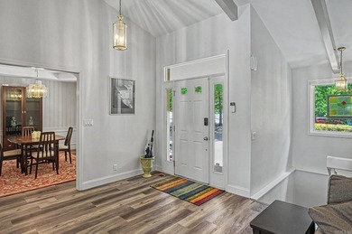 Nestled on a premier Lake Balboa street, this waterfront estate - photo 4