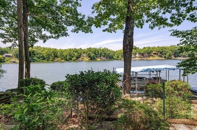 Nestled on a premier Lake Balboa street, this waterfront estate - photo 6