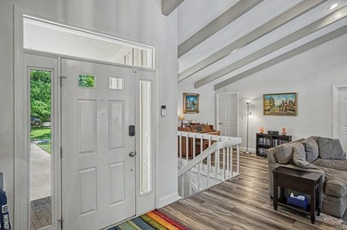 Nestled on a premier Lake Balboa street, this waterfront estate - photo 7