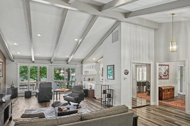 Nestled on a premier Lake Balboa street, this waterfront estate - photo 9