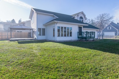 Lake Home Active Under Contract in Fox Lake, Illinois