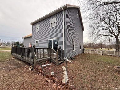 Discover this year round property just a block away from Lake - photo 22