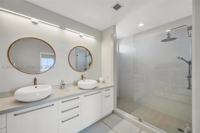 An exceptional opportunity to own a sprawling waterfront - photo 9