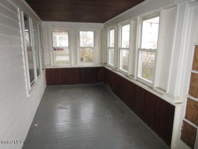 The charming Rensselaer Colonial features 3 spacious bedrooms, 1 - photo 6