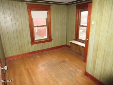 The charming Rensselaer Colonial features 3 spacious bedrooms, 1 - photo 7