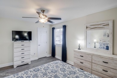 Your Coastal Getaway Awaits! Step into this charming 1-bedroom - photo 12