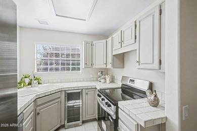 Welcome to this beautifully updated 2-bedroom, 2.5-bath end-unit - photo 15
