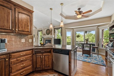 ENJOY EASY LIVING IN THE CREEKMOOR VILLAS! This impeccably - photo 17