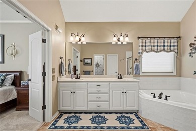 ENJOY EASY LIVING IN THE CREEKMOOR VILLAS! This impeccably - photo 24